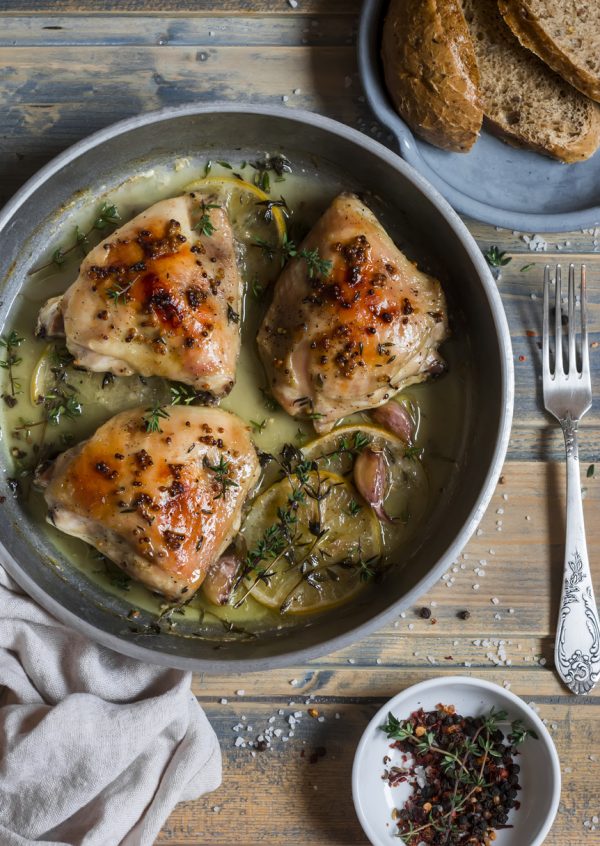 Baked chicken in white wine in the pan.