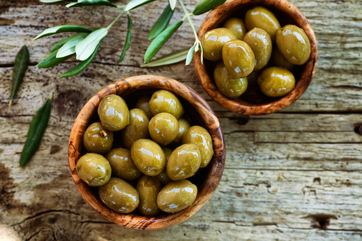 Pitting Olives | The London Chef