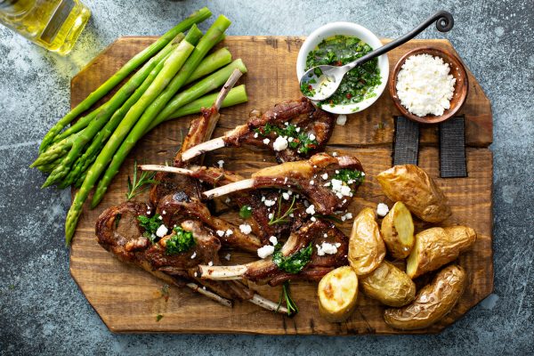 Grilled lamb chops with asparagus and potatoes