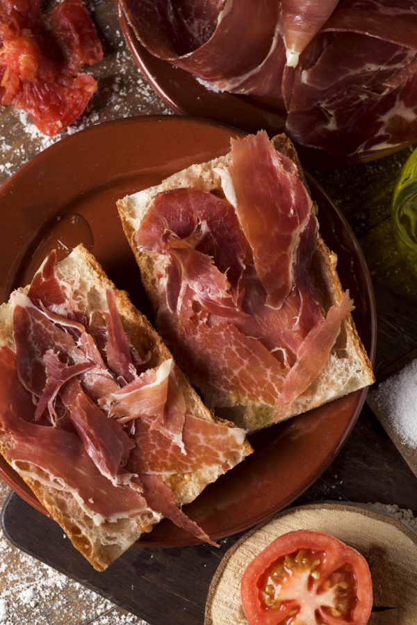 catalan pa amb tomaquet with serrano ham